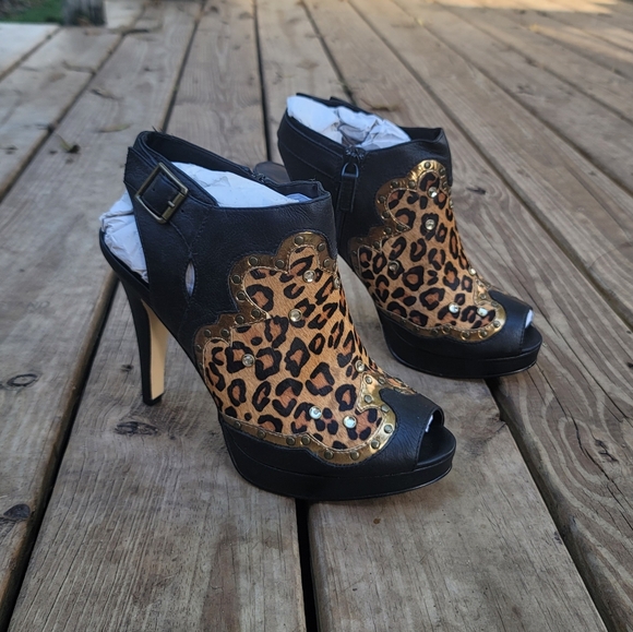 Reba Western Leather Booties - Picture 3 of 10